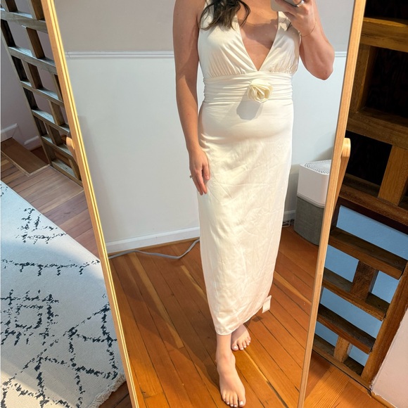 Elegant Cream Maxi Dress - Picture 1 of 4